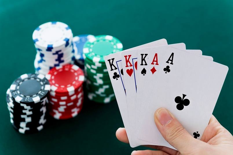 Nên tránh những bàn cược quá nhiều cao thủ khi chơi Mot88 Poker